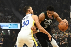 苏群：NBA鼓励雄鹿把字母给勇士 让勇士卖110亿 拉动别队一起升值