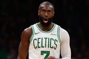 布朗单赛季32次30+ 超越小托马斯 凯尔特人队史近20年来位列第二