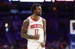 乌度卡:伊森防守智商独一无二 无论首发还是替补我都喜欢其能量