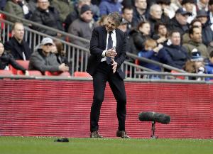 尼斯主帅、球员不满点球判罚:身后只是看台 这不该是点球