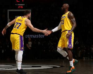 关键时刻不手软！湖人本赛季在一回合定胜负的比赛中 战绩7胜3负