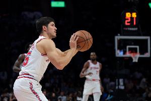 真够准的！谢泼德底角三分球再中 个人首节已经命中三球