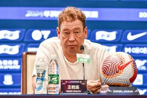 斯卢茨基避单独谈汪海健、谢鹏飞表现：点评团队合作成效胜个人