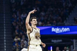 全面开花！勇士首节9人轮换全部得分 波斯特8分 威廉姆斯替补7分