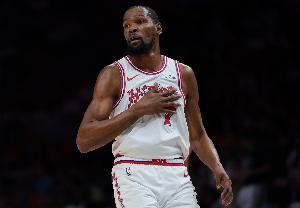 杜兰特：乔丹只用了15个赛季就得了32000分 他还缺席了不少比赛