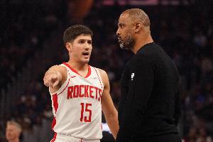 火媒:谢泼德本赛季首发10胜2负 火箭再也不应该让他打替补了