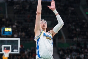 媒体人：周琦罚球表现太致命 哪怕他多进一个北京都有机会扳平