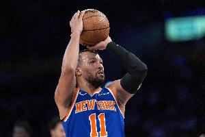 稳定输出！布伦森半场12中5拿下14分2助攻 首节独得12分