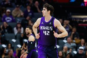 德罗赞：我很不满雷诺未能入选全明星新星赛 希望他进新秀最佳阵