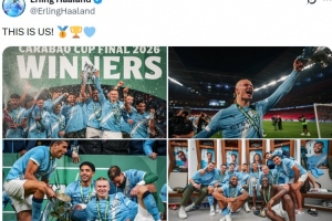 哈兰德社媒晒与队友庆祝夺冠合照，配文：这就是我们