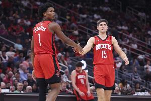 火媒:阿门和谢泼德有潜力成为联盟最佳后场 他们技术完美互补