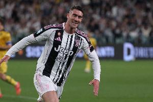 斯基拉:尤文本周与弗拉霍维奇商谈续约,提供700万欧年薪2年合同