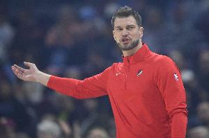 媒体人:为何一直有人问开拓者何时解雇斯普利特 他带队带得很好