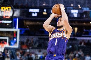 奥特：布克对比赛节奏的感知是我见过最顶级的 一直在做合理选择