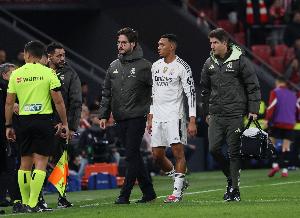 阿斯：阿诺德在训练中迟到，尽管道歉但阿韦洛亚还是决定让他替补