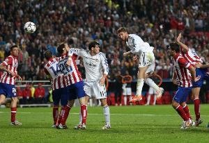 马卡：马竞球员抵达伯纳乌时，球员通道反复播放拉莫斯的欧冠进球