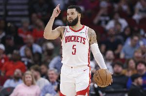 乌度卡：范弗里特目前只能进行无对抗训练 本赛季基本无缘回归