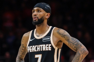 亚历山大-沃克：我的职业态度源于家人影响 她们每天都在坚持工作