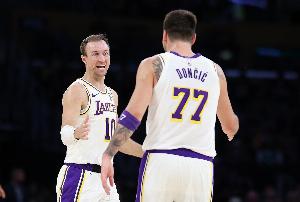 帕森斯：湖人为人诟病的防守&投射问题都已解决 他们正变得完整