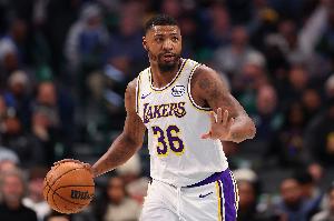 解说：湖人没了斯玛特防守资源真的太吃紧了 活塞防守真的很硬朗