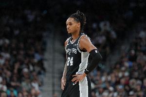 马刺客战热火 缺席上场比赛的瓦塞尔迎来复出