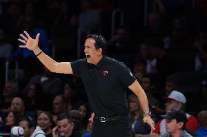 斯波谈5连败：我们正在经受考验 现在排名很混乱 就看谁更有韧性