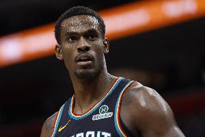 最后一个回合锁死东契奇！杜伦：就是贴死他防下来 然后赢下比赛