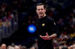 末节出现8失误？雷迪克：你投不进球还把球权送给对手 那肯定很伤