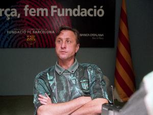 阿贾克斯主帅:克鲁伊夫重塑巴萨风格,将永远被载入世界足坛史册