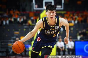 末节20分！媒体人：陈家政还在非常有斗志的年纪 别凉了他的热血