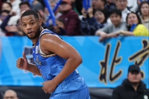 解说：北京第四节启用斯佩尔曼效果立竿见影 能拉开空间也能抢板