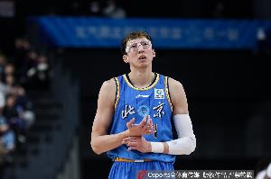 罚球终于进啦！周琦半场出战12分钟 拿到5分6板1帽&3前场板