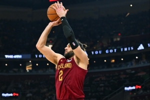 斯特鲁斯:很感激关键时刻能在场 我就是给米切尔和哈登拉开空间