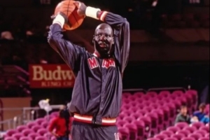 “你长这么高,就应该去投三分”