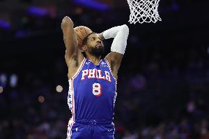 乔治生涯至今12次单场砍至少25分且0罚球 升至历史并列第8