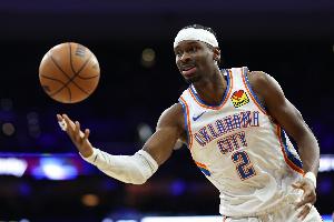 出手略少！亚历山大上半场6中5得到12分2板3助1断 三分3中2