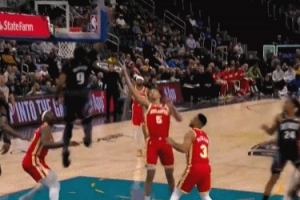 蹦真高！詹金斯突破抛传 奥萨尔底线空切起飞单手空接暴扣！