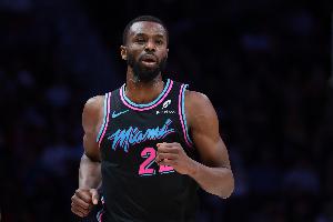 表现不俗！维金斯半场7投4中&三分4中2得10分2板1助2断 正负值+9