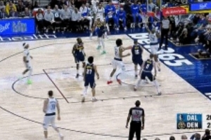 太尴尬！米德尔顿底线接球突破 上空篮被筐帽了