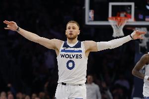 迪文岑佐谈关键三分:原本是要传球给海兰德 芬奇教练让我去接球