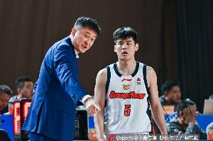 媒体人：陈家政无疑值得悉心培养 但广东男篮的头号目标是冲冠