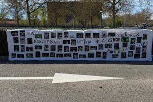 感动！皇马基地外球迷张贴照片支持罗德里戈，球员发文：感谢