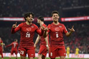 阿斯：居莱尔是国家队的明星和领袖，他肩负着土耳其人的世界杯梦