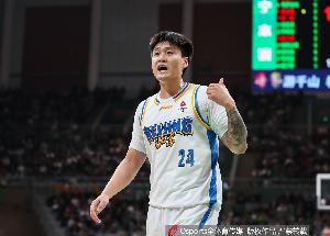 临危不乱！赵睿首节替补出战稳住局面 6投3中贡献6分3前板1助攻