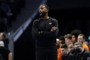 黄蜂主帅：我们球迷的呐喊声盖过了尼克斯球迷 对此我们很感激