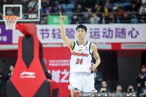 积极高效！崔永熙半场9分钟3中2拿下6分1板1帽