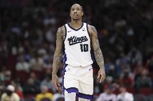 尽力了!德罗赞24中12空砍33分6板11助 次节独得17分