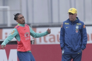 每体：弗里克对拉菲尼亚受伤不满，若其缺席超28天巴萨有权获赔偿