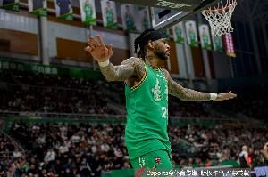 你俩没得喷！莫兰德10中7拿16分6板2助2帽 威尔斯11中8砍21分4板