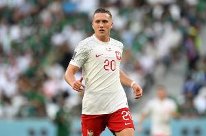 波兰主帅谈泽林斯基伤情：队医没说有严重的情况，可能是遭遇挫伤